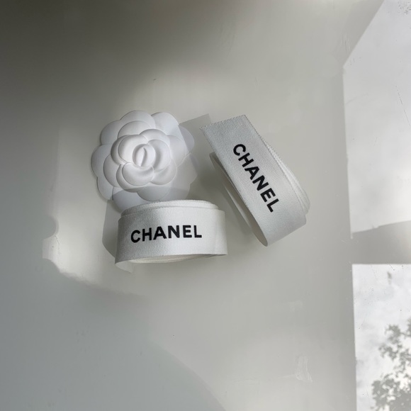 🔺SOLD🔺Chanel Ribbons and Camellia Flower - Picture 2 of 3